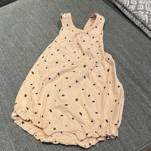 ✨3 for $15✨ H&M neutral romper